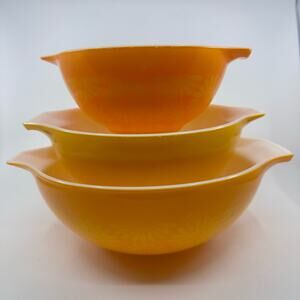 Vintage Pyrex Daisy Pattern Cinderella Mixing Bowls 3 Pcs Kitchenware Serveware
